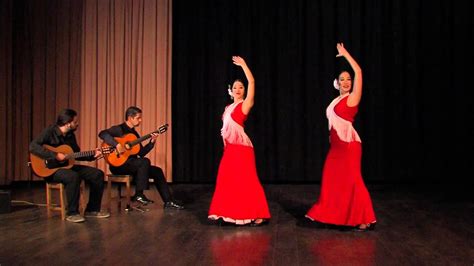  Entre Dos Aguas: Ein Flamenco-Stück voller Sehnsucht und rasanter Rhythmik